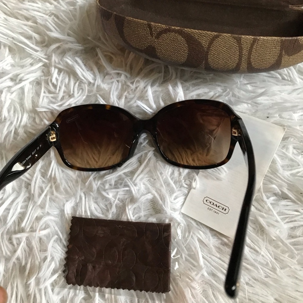 Coach sunglasses 🕶 - Picture 6 of 8